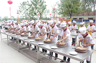 甘肃东方工业中等专业学校中职生学厨师要多久?